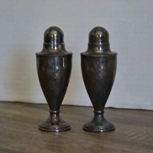 Vtg Viking Silverplate  Salt & Pepper shakers
